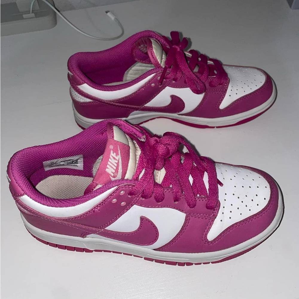 Girls Nike dunk Fuschia size 4Y could fit women 5.5